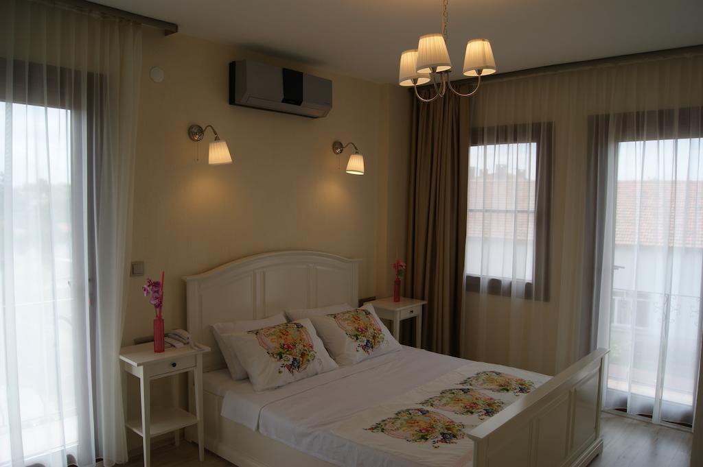 Ender Hotel (Adults Only) Ayvalik Ruang foto